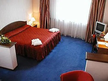 Golden Tulip Sky Gate 4*
